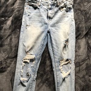 AMERICAN EAGLE RIPPED JEANS